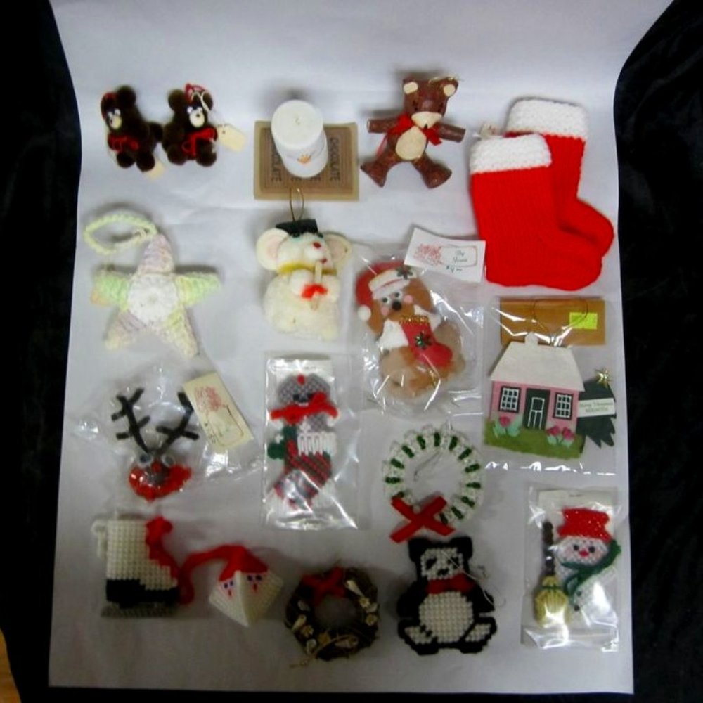 VINTAGE SET OF 18 HANDMADE/HOMEMADE CHRISTMAS ORNAMENTS DECORATIONS VERY CUTE